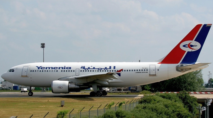 32 o Yemenia A310-300 7O-ADJ CDG 2005-7-2-Wiki