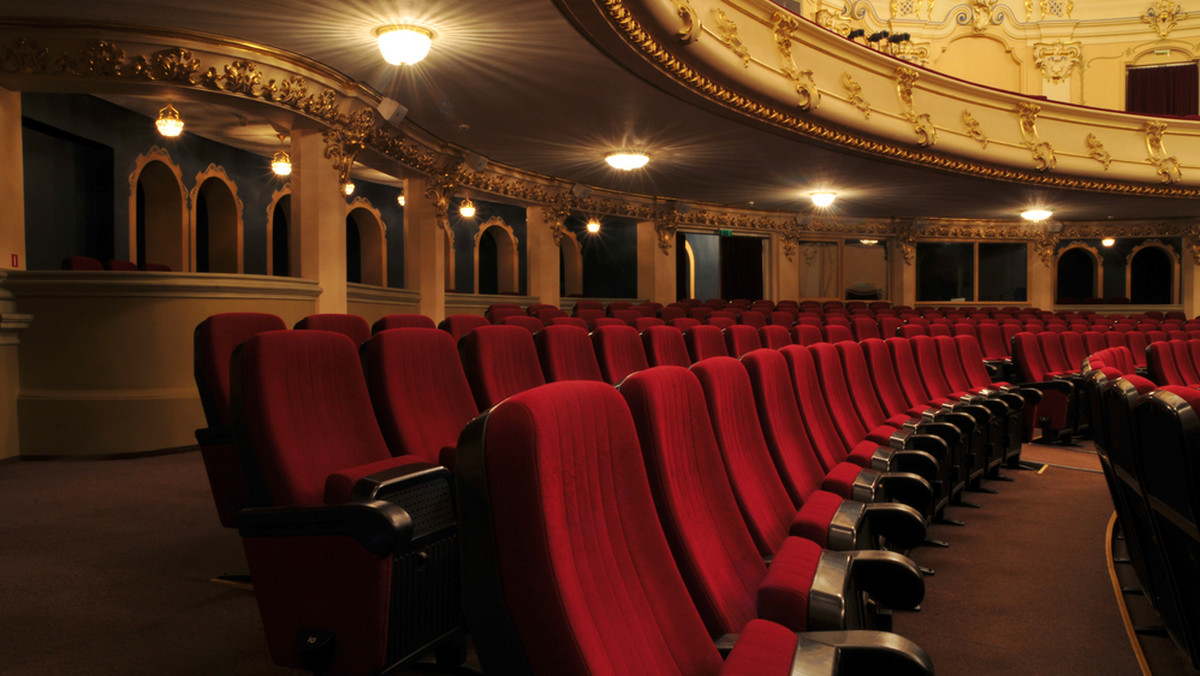 MKiDN opublikowało we wtorek wytyczne określające działania niezbędne dla bezpiecznego wznowienia działalności artystycznej teatrów, oper oraz filharmonii.
