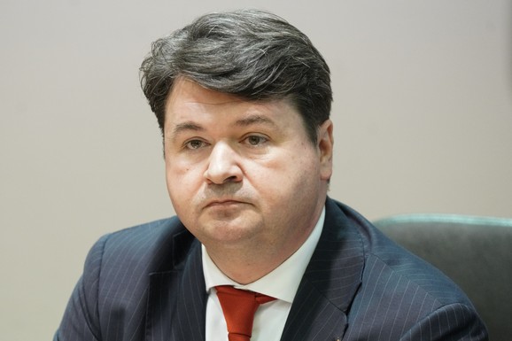 "SIN BOGDAN OSTAO JE S MAMOM I NIJE MI OPROSTIO ODLAZAK" Vladan Petrov o privatnom životu, otkrio da Uskrs prvi put slavi sa četvoromesečnom ćerkom Dimitrom koju je dobio u drugom braku