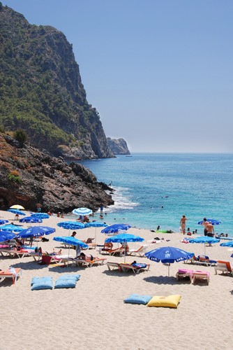 6. miejsce - Plaża Kleopatry – kolejne niezwykłe miejsce, tym razem usytuowane w pobliżu miejscowości Alanya. Plaża Kleopatry jest najsłynniejszą plażą Riwiery Tureckiej, gdzie oprócz plażowania można korzystać z bogatego zaplecza sportowo-rekreacyjnego.