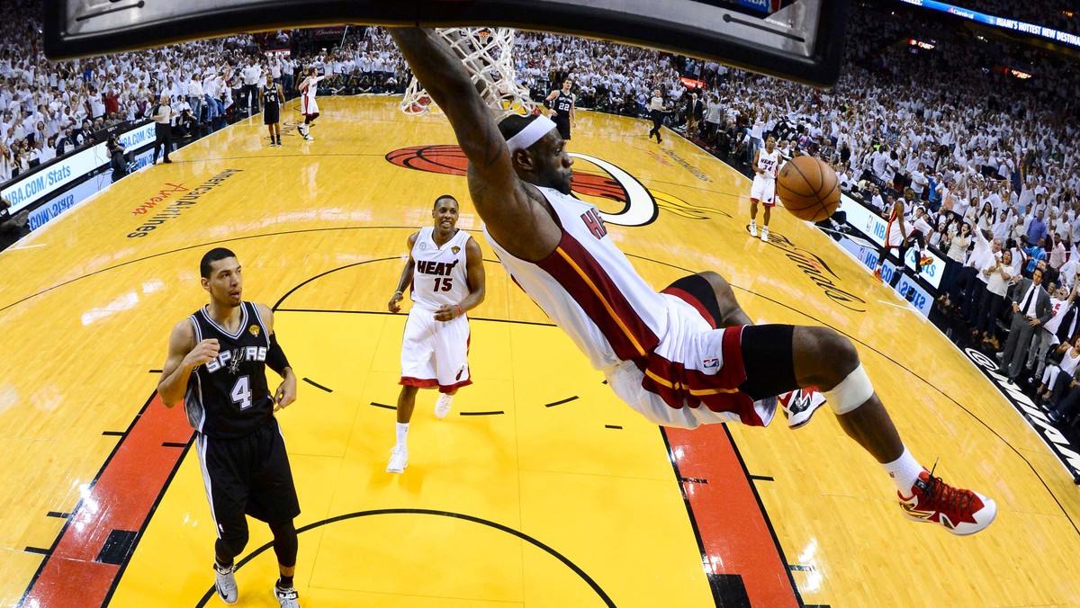 Koszykarz Miami Heat doprowadzili do remisu 1-1 w wielkim finale NBA. W drugim spotkaniu odegrali się na San Antonio Spurs, wygrywając 103:84 (22:22, 28:23, 25:20, 28:19).