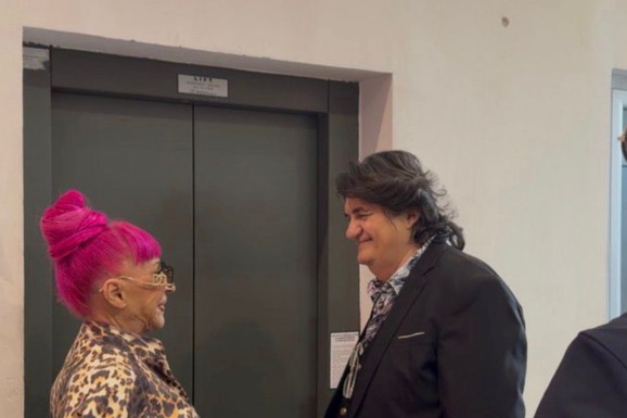 "BILO JE NAPORNO PRVO SNIMANJE, IZDRŽALA SAM" Zorica Brunclik nakon povratka u "Pinkove zvezde" u leopard majici - sva blista, Kemiš uz nju