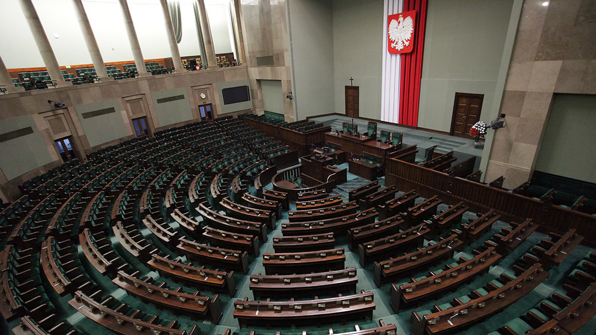 W trakcie głosowań nad ustawą budżetową na Sali Kolumnowej było kworum, zgodnie z regulaminem Sejmu i obowiązującymi przepisami mieliśmy prawo przegłosować ustawę - mówiła w Sejmie Beata Mazurek.