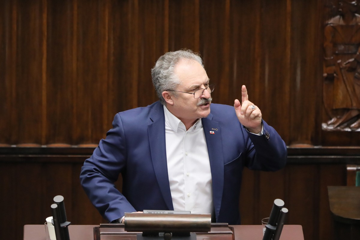 Poseł KP Kukiz'15 Marek Jakubiak przemawia na sali obrad Sejmu w Warszawie, 11 bm.