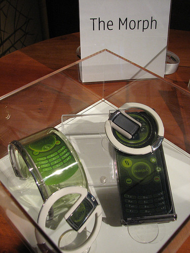 Nokia Morph, koncepcja zmiennokształtnego, giętkiego telefonu. źródło: Flickr.com, fot. bussinescover, licencja Creative Commons Attribution 2.0 Generic (CC BY 2.0)