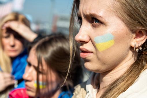 W Toruniu w geście solidarności z Ukrainą, ludzie protestowali przeciwko produkcji materiałów opatrunkowych w Rosji