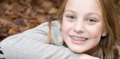 Twoje dziecko nosi aparat ortodontyczny? Koniecznie przeczytaj!