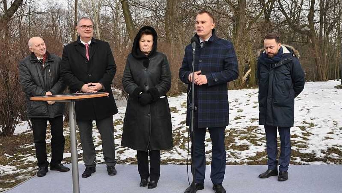 Prezydent Świętochłowic Dawid Kostempski oraz prezydent Warszawy Hanna Gronkiewicz-Waltz podpisali dziś porozumienie w sprawie budowy w stolicy pomnika Wojciecha Korfantego. Uroczystość odbyła się u zbiegu Al. Ujazdowskich i ul. Agrykoli, czyli w miejscu, w którym stanie monument.