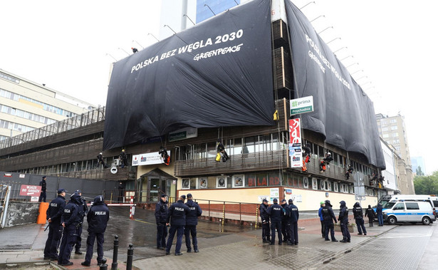 Protest Greenpeace. Policja zatrzymuje ekologów. "Nawet rok więzienia"