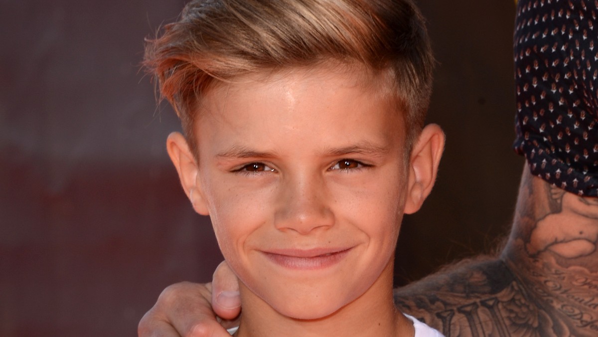 Zagraniczne media podają, że syn Davida i Victorii Beckhamów, Romeo Beckham, już zarabia krocie. Chłopiec robi karierę w modelingu, ostatnio pozował do zdjęć dla znanej marki Burberry, za które zgarnął niezłą sumkę.