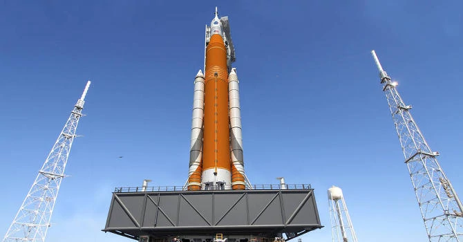 NASA buduje największą rakietę świata — Space Launch System
