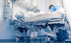 Dziewięć zarzutów dla pracodawcy, który nie udzielił pomocy zatrudnionej w jego firmie Ukraince