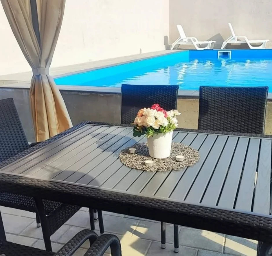 Pevačica od kuće napravila biznis