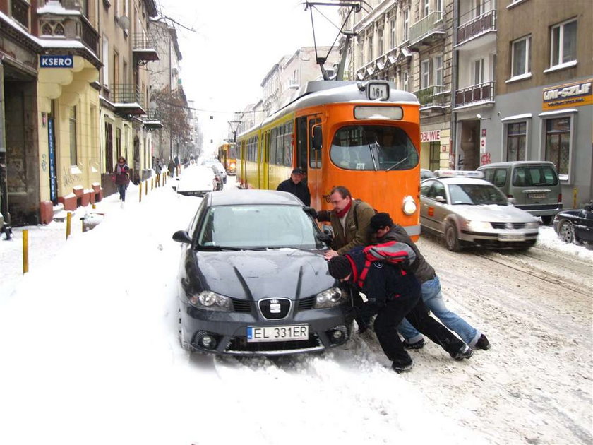 Tramwaje stanęły w śniegu