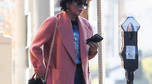 Vanessa Hudgens w stylowym płaszczu
