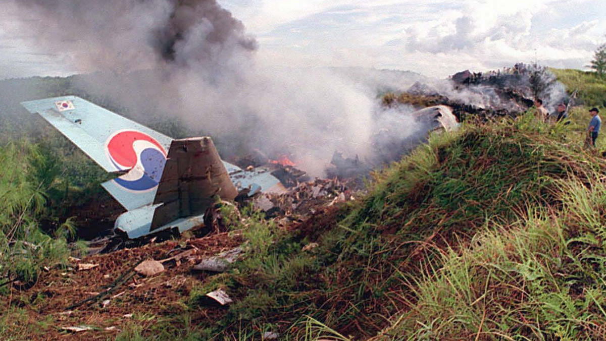 Katastrofa lotu Korean Air 801. "Duża kula ognia na zboczu" [Historia]