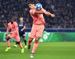 Liga Mistrzów: Awans Barcelony, remis Napoli z PSG, Milik rezerwowym, Glik kontuzjowany