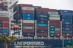 Ruch na Kanale Sueskim rozładowany po odblokowaniu kontenerowca