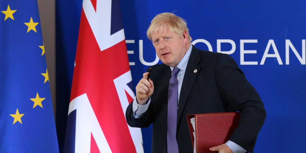 Ogłoszone przez premiera Borisa Johnsona porozumienie oddala wizję powrotu obostrzeń celnych w handlu z UE.