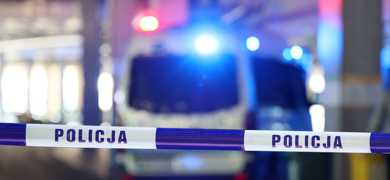 Tragedia w Dąbrowie Górniczej, 30-latka wypadła z okna. Policja zatrzymała mężczyzn