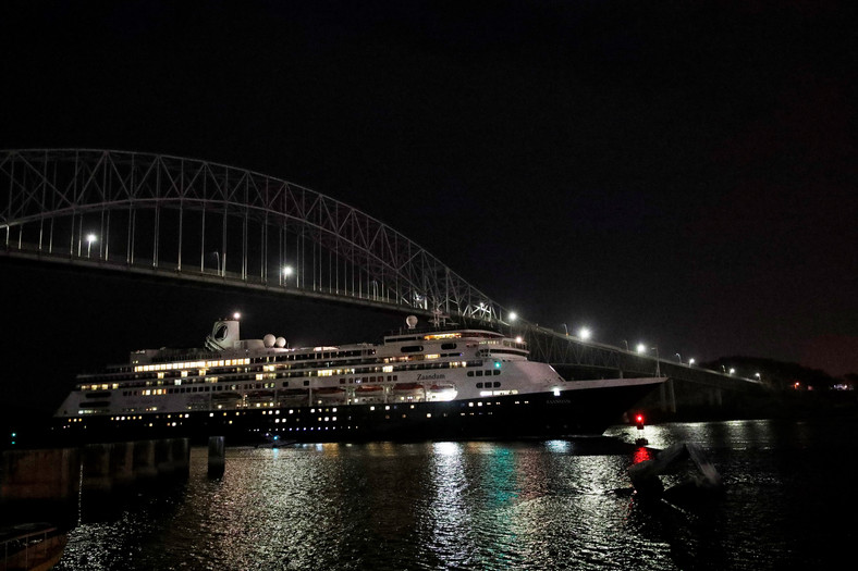 Statek Zaandam, Kanał Panamski