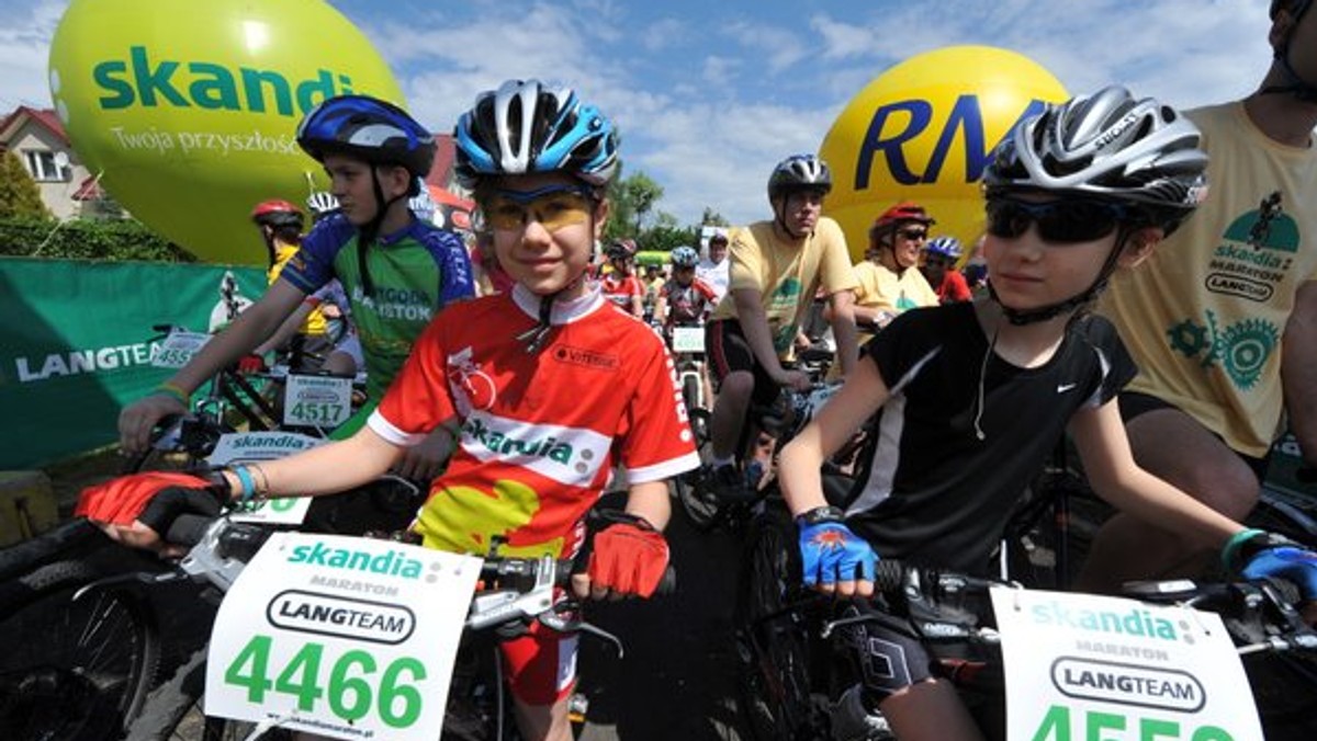 Andrzej Kaiser (Dobre Sklepy Rowerowe - AUTHOR) wygrał po finiszu na ulicach Białegostoku najdłuższy z odcinków Skandia Maraton LangTeam - Grand Fondo. Kaiser na finiszu dystansu liczącego prawie 100 km, minimalnie (o sekundę) pokonał Przemysława Ebertowskiego (Subaru Trek Gdynia). Trzeci zameldował się Bartosz Banach (Mróz ActiveJet), który stracił do zwycięzcy już ponad 6 minut. Dwóm pierwszym zawodnikom, przejechanie 98 km zajęło 3:00:50.