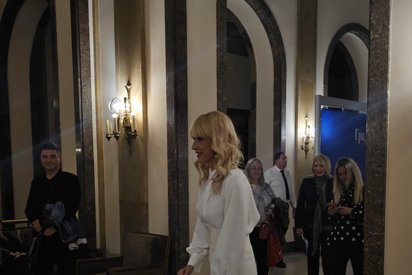 "MOŽDA NEKO NE MOŽE DA IMA DECU" Zgodna glumica se još uvek nije ostvarila u ulozi majke, a ovako je odgovorila na negativne komentare: Mreže se usijale