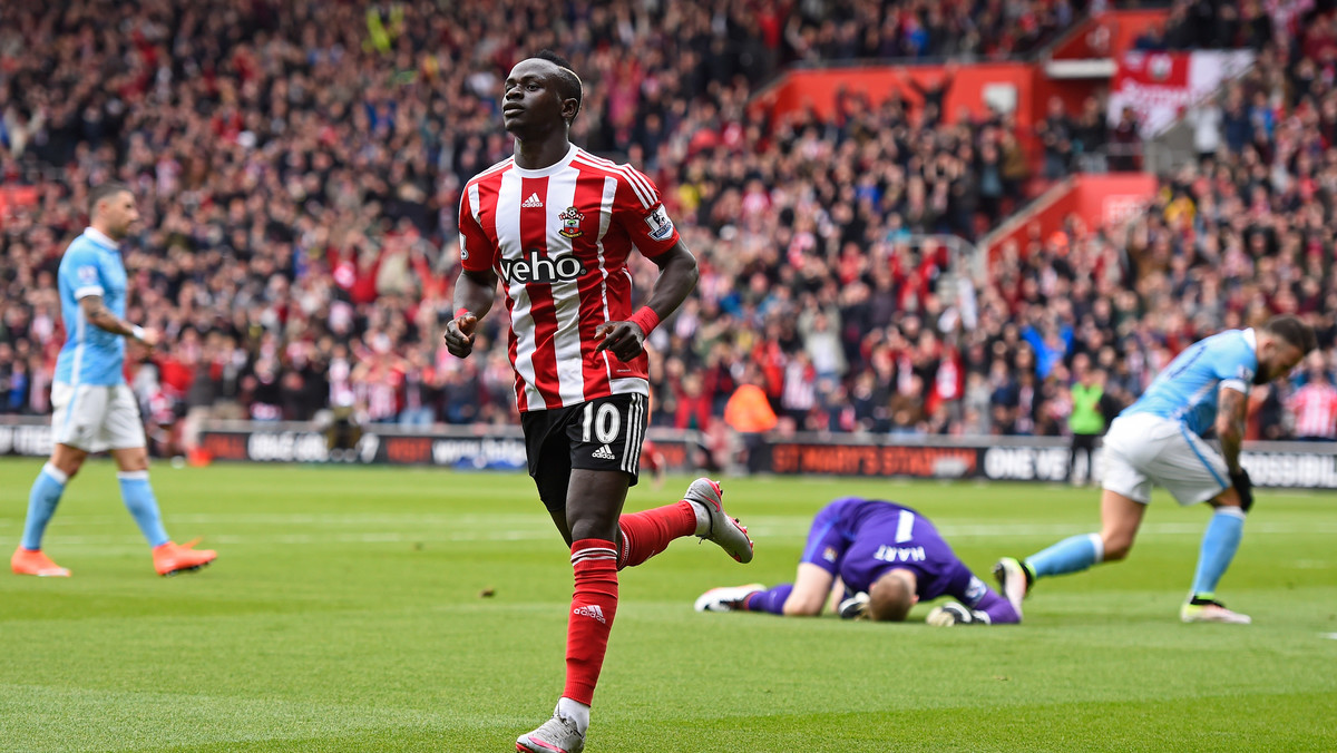 Sześć goli zobaczyli kibice w meczu Southampton - Manchester City. Święci wygrali u siebie 4:2, a bohaterem spotkania został Sadio Mane, który ustrzelił hat-tricka. "Tylko" dubletem odpowiedział natomiast 19-letni Kelechi Iheanacho.