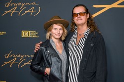 Nowa gwiazda "Przyjaciółek" jest w ciąży! Na ramówce Polsatu była w sukni podkreślającej krągłości  [FOTO]