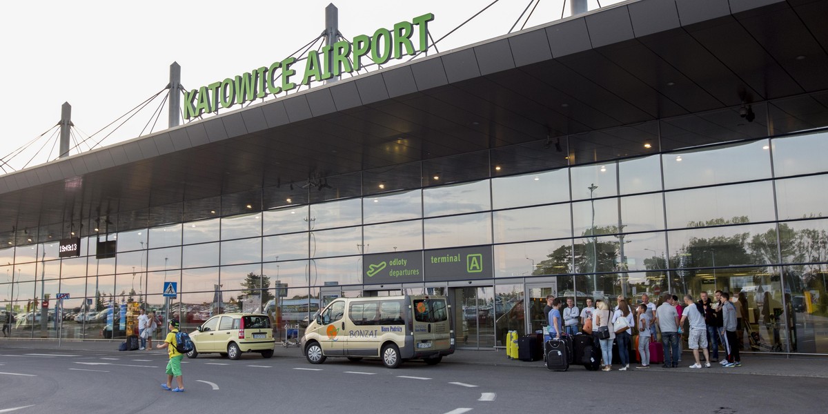 Katowice. Dodatkowe autobusy na lotnisko w Katowicach Pyrzowicach 