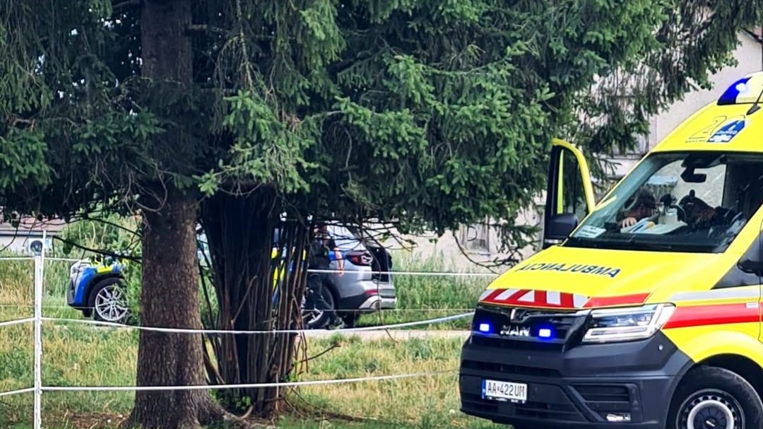 Pri páde malého lietadla v Očovej zahynuli 3 ľudia, medzi nimi aj dieťa