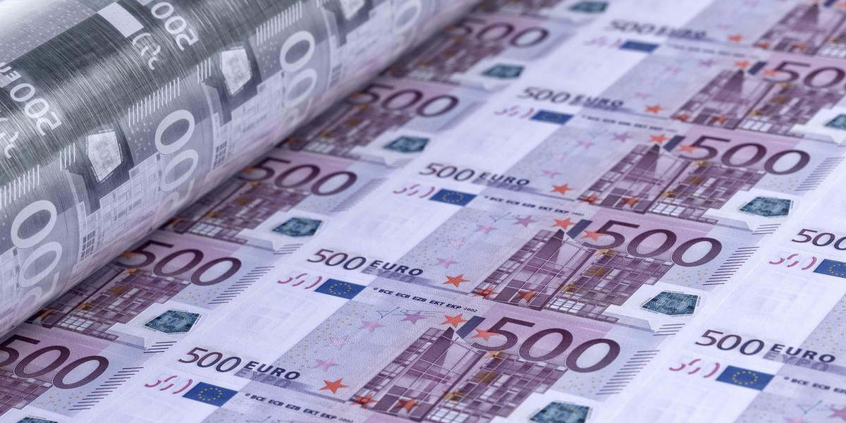 Euro to waluta 19 państw Unii, tworzących strefę euro.