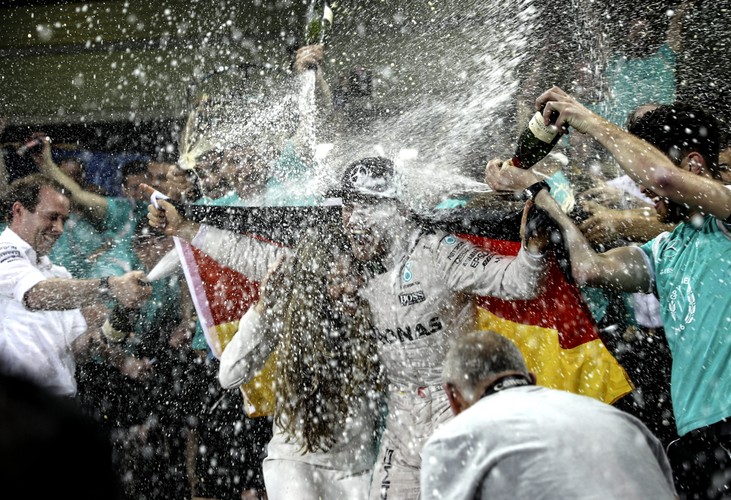 Nico Rosberg cieszy się razem ze swoją żoną