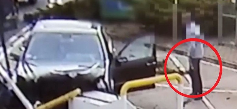 Mercedesem staranował stację paliw. Z auta wysiadł z butelką [WIDEO]
