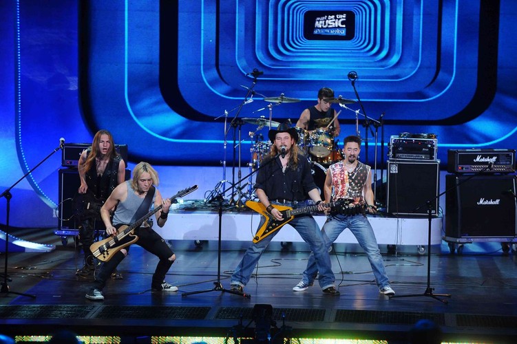 Must be the music: Trzynasta w samo południe