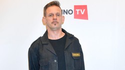 Michał Wójcik z Ani Mru Mru wspomina zmarłą partnerkę i mówi o nowej miłości. "Pilnuje mnie"