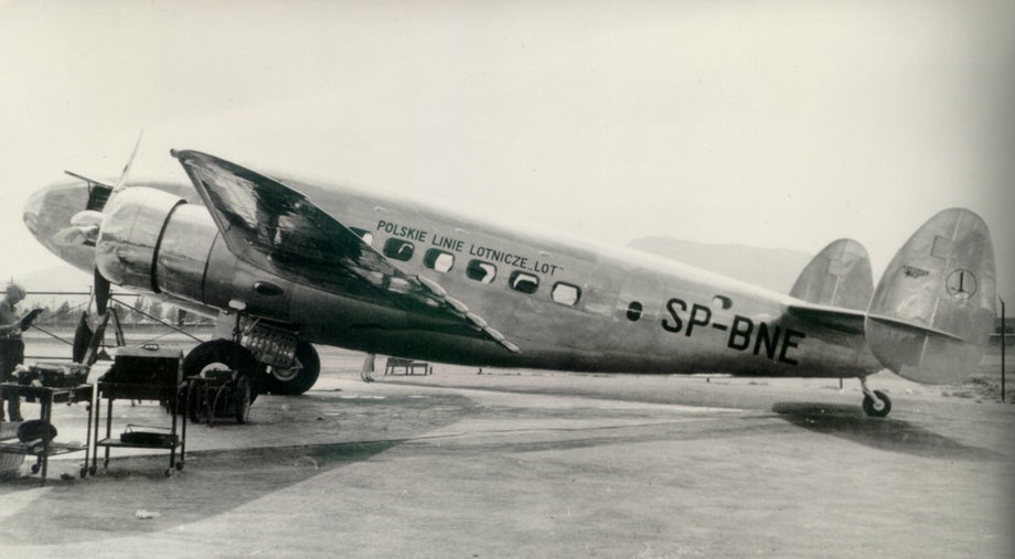 Lockheed L-14 "Super Electra" dysponował miejscem dla 14 pasażerów. To właśnie te samoloty - o rejestracjach SP-BNE i SP-BNF - wykonały ostatnie loty przed II wojną światową