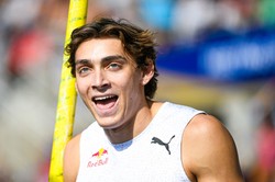 Armand Duplantis wziął udział w prestiżowym turnieju... golfa