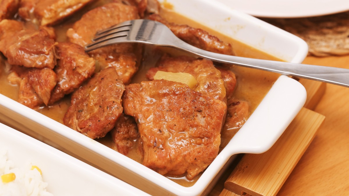 Najsočnije meso iz rerne, lepše od onog iz restorana: Recept za brzi ručak sa tajnim sastojkom
