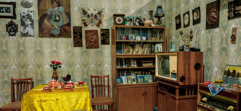 Fotele, kryształy, monety, porcelana z PRL-u. Za te rzeczy kolekcjonerzy płacą krocie [LISTA]