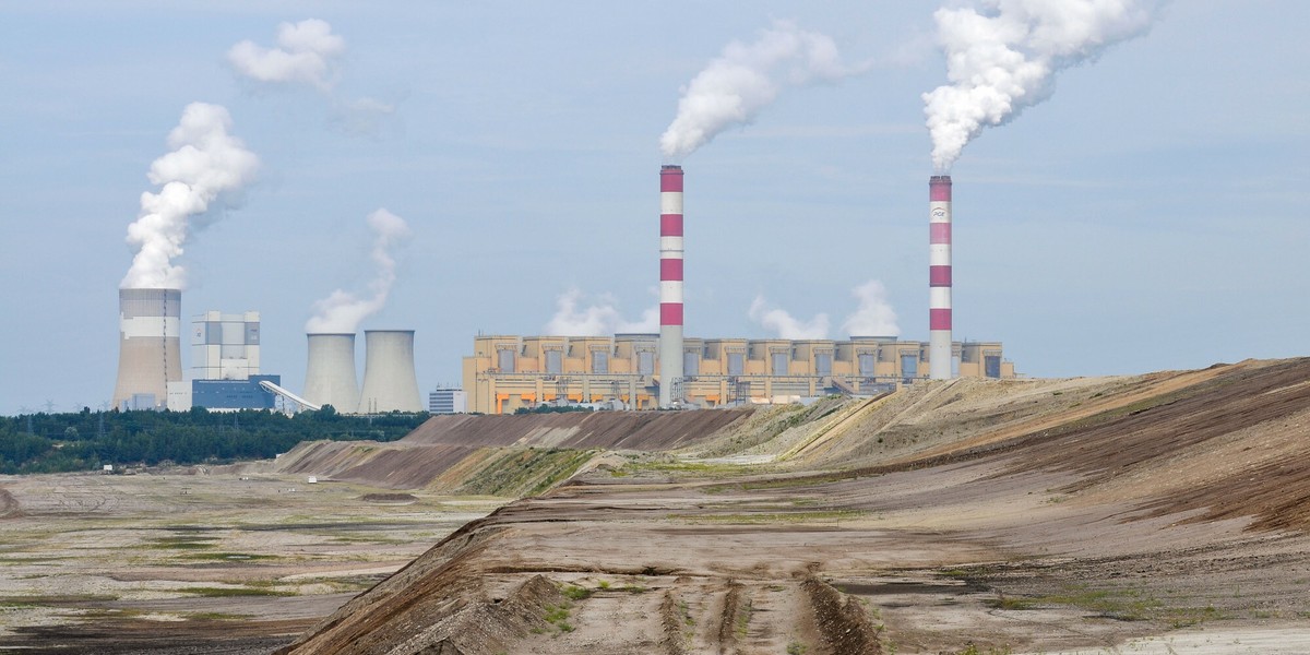 14.08.2021 Kleszczów. W tle Elektrownia Bełchatów a przed nią odkrywka węgla brunatnego.