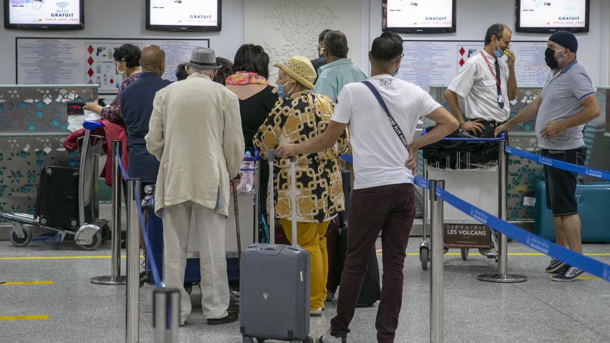 Strajk w Tunezji. Polacy uwięzieni na lotniskach. "Sterczałam jak głupia"