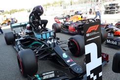 Hamilton wygrał kwalifikacje w Barcelonie. 92. raz ruszy z pole position