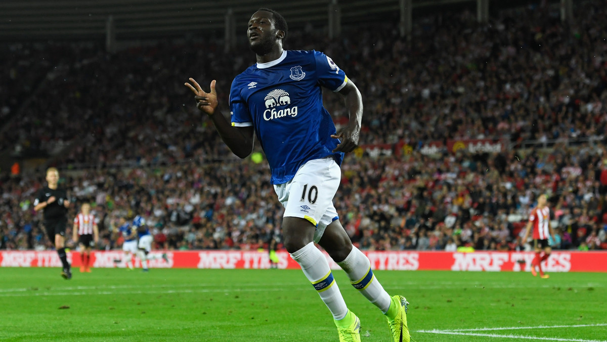 Everton FC efektownie ograł na Stadium od Light AFC Sunderland 3:0 (0:0), a bohaterem spotkania 4. kolejki Premier League został Romelu Lukaku. Belg zdobył trzy gole w jedenaście minut i pognębił walczące o pierwszy triumf w sezonie Czarne Koty. The Toffees awansowali dzięki wygranej na trzecie miejsce w tabeli.