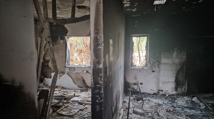 Azokra a civilekre, akik bezárkóztak az otthonukba, rágyújtották a házat a palesztin támadók a Be'eri kibucban /Fotó: Ara-Kovács Attila