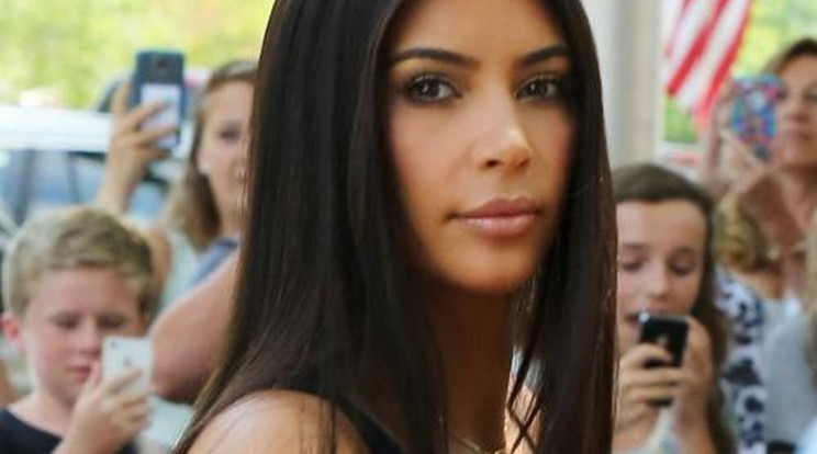 Kim Kardashian elfelejtett melltartót venni - fotó!