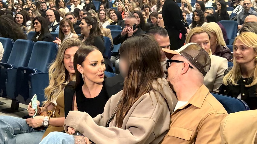 Aleksandra Prijović priča sa ćerkom Saleta Tropika