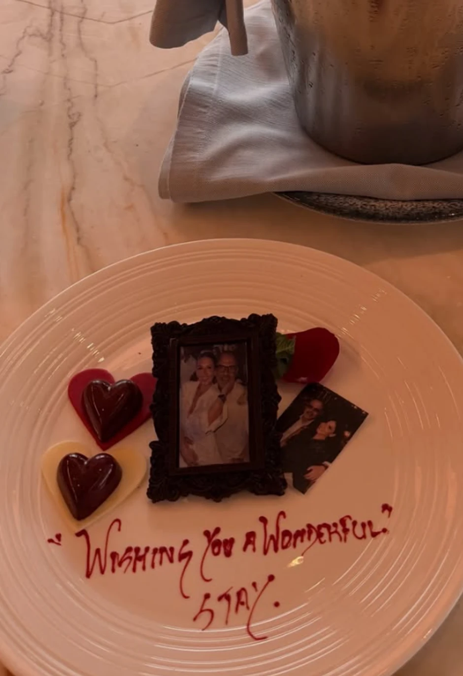 Ana Sević sa porodicom na odmoru 