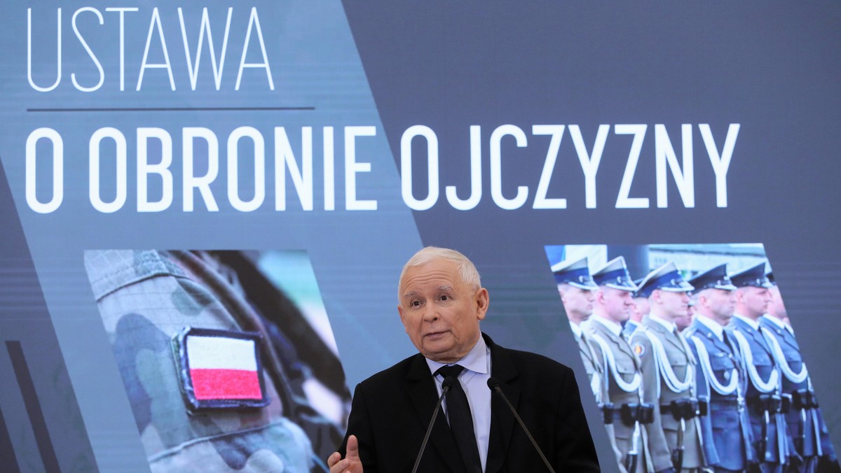 Jarosław Kaczyński o przyjętym przez rząd projekcie ustawy o obronie ojczyzny.