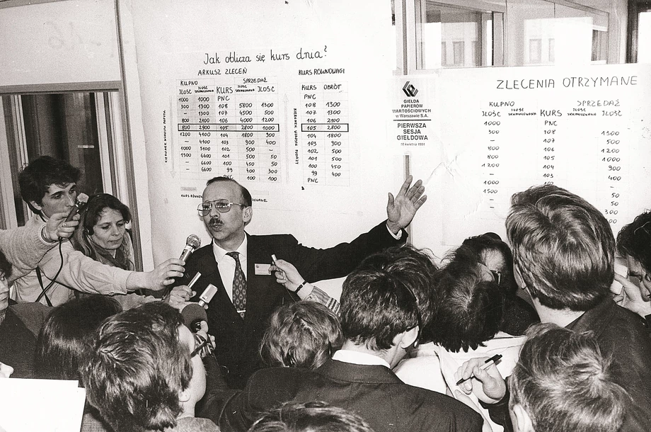 Prezes Wiesław Rozłucki podczas konferencji prasowej zorganizowanej z okazji pierwszej sesji giełdowej 16 kwietnia 1991 r.